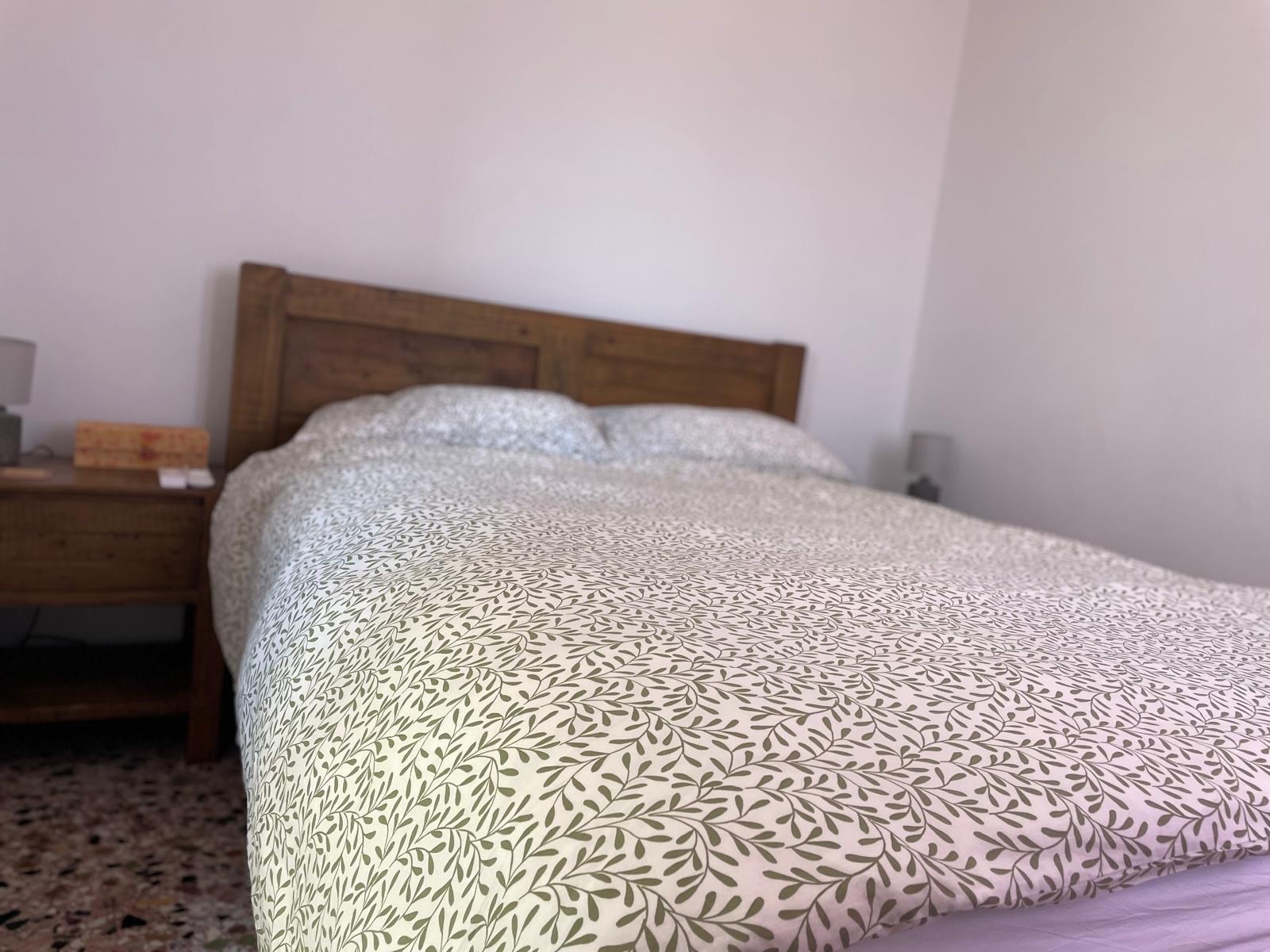 Double bedroom with wooden headboard